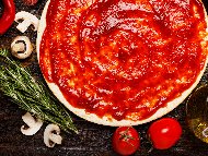 Рецепта Класически домашен доматен сос за пица с консервирани домати